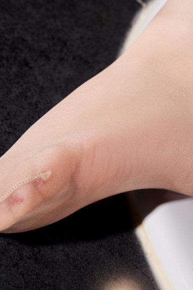 “你的肚脐眼是凸出来的？”地铁性骚扰女乘客还抵赖，民警灵魂拷